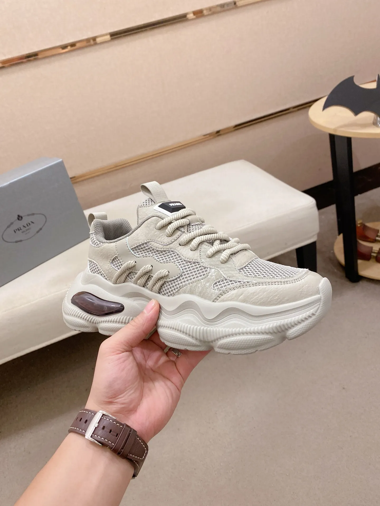 Men's shoes 💰: 462💰 [Prada～Prada] Trendy new styles are on the market. Same style as the official website. Counter quality. Original version. [Strong] [Strong] Imported selected first-layer cowhide. Comfortable and breathable sheepskin lining, fine workmanship, upper layer made of 100% pure cowhide, original last shape, comfortable on the feet, shoe sizes 38 to 44